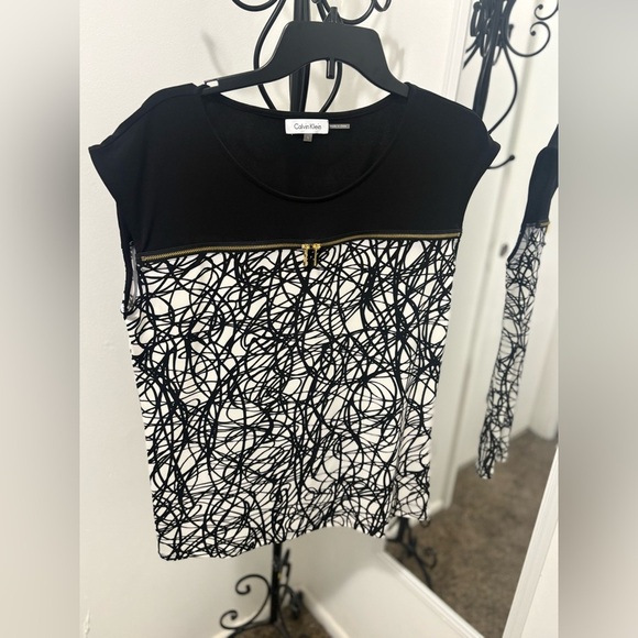Calvin Klein Black and White Patterned Top - Picture 1 of 8